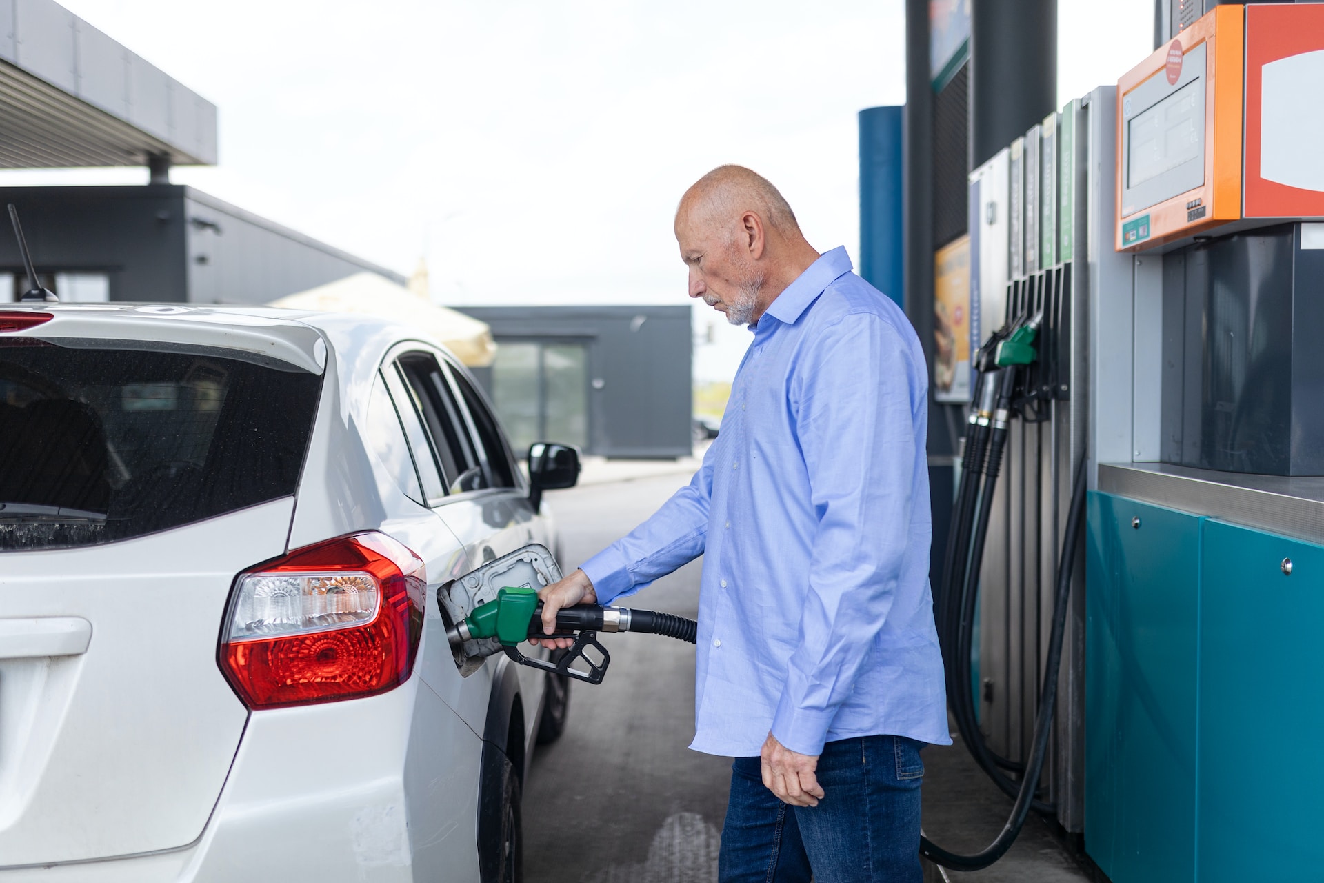 man fueling car